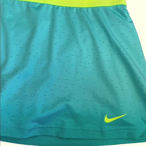 Nike Dri Fit Turquoise Tennis Skirt built in Shorts size Medium - Picture 3 of 8